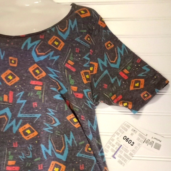 LLR Abstract Printed Perfect T Top-#0603 - Picture 4 of 14